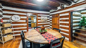 Hús (3 Bedrooms) | Að innan