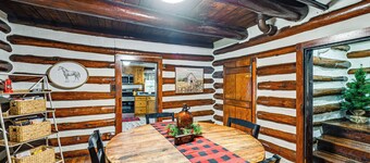 Family Holiday Cabin in Kentucky w/ Hot Tub!