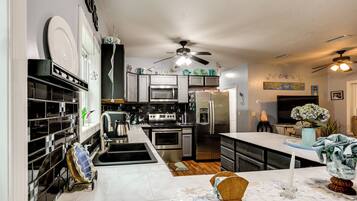 House (4 Bedrooms) | Interior