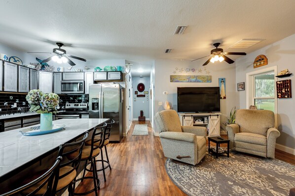 House (4 Bedrooms) | Front of property