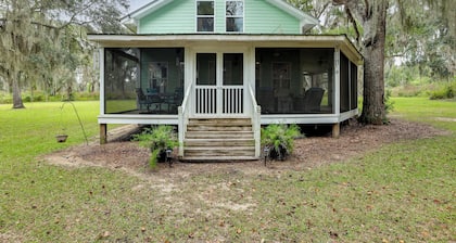 1/2 Mi to Sapelo River: Family Home w/ Large Yard