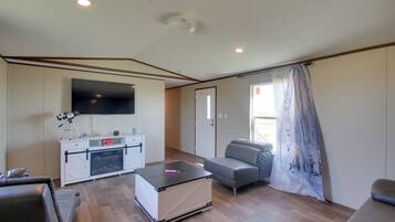 House (3 Bedrooms) | Front of property