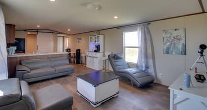 Secluded El Reno Retreat w/ Private Fishing Lake!