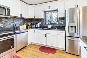 House (3 Bedrooms) | Interior - 3 Mi to South Park: Quiet Pittsburgh Area Getaway (West Mifflin)