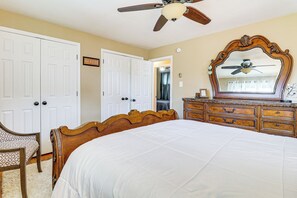 House (3 Bedrooms) | Interior - 3 Mi to South Park: Quiet Pittsburgh Area Getaway (West Mifflin)