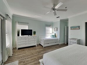 3 bedrooms, iron/ironing board, WiFi, bed sheets - Seascape Condo #407 | Lake Views, Near Beach, Resort Amenities (Miramar Beach)