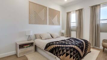 4 bedrooms, iron/ironing board, WiFi, bed sheets
