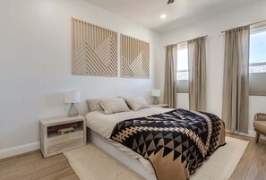 4 bedrooms, iron/ironing board, WiFi, bed sheets - Stunning Luxury Townhouse w/ Ski-In Access & Mountain Views (Eden)