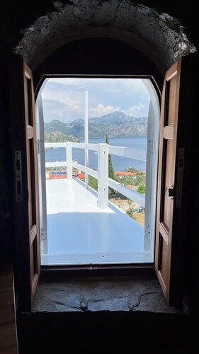 2-bedroom tower in enchanting Selimiye with AC