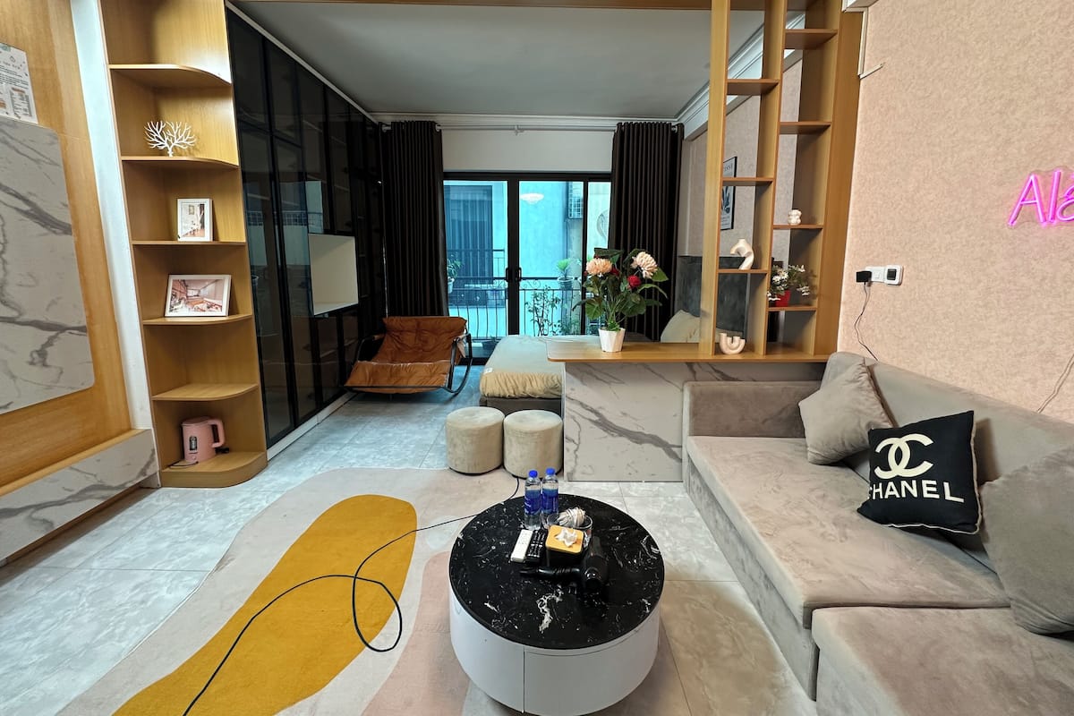 Premium bedding, desk, laptop workspace, free WiFi