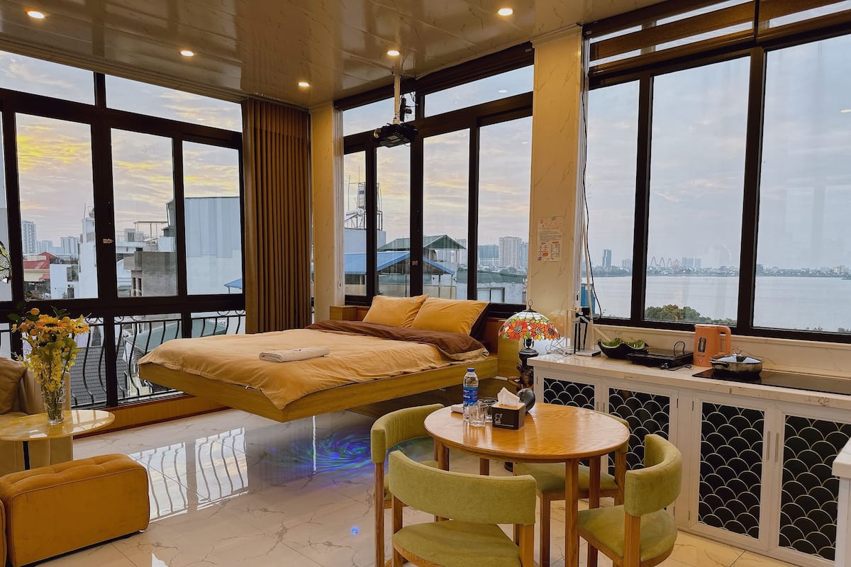 Premium bedding, desk, laptop workspace, free WiFi