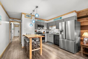 Frigorífic, microones, forn i placa de cuina 