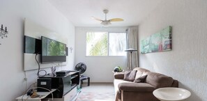 TV, offices - Apartamento no Rio com Piscina e Academia (Rio de Janeiro)
