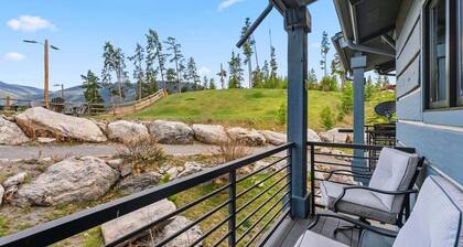 Upscale 3 bed, 2 private decks, garage, walk to downtown Grand Lake.