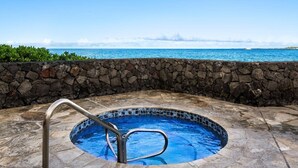 A stone-walled hot tub with a clear view of the ocean. - Ocean View Great Location Concierge Included - Vrkcv (Kailua-Kona)
