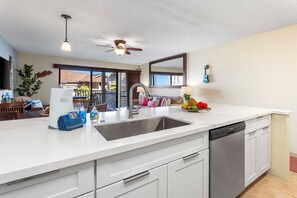 Interior - Ocean View Great Location Concierge Included - Vrkcv (Kailua-Kona)