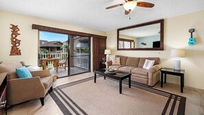 Living area - Ocean View Great Location Concierge Included - Vrkcv (Kailua-Kona)