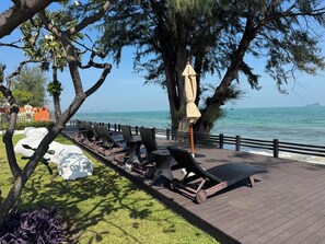 Property grounds - Hua Hin Beach Front Condo - Family Suite Room at Las Tortugas (Tambon Nong Kae)