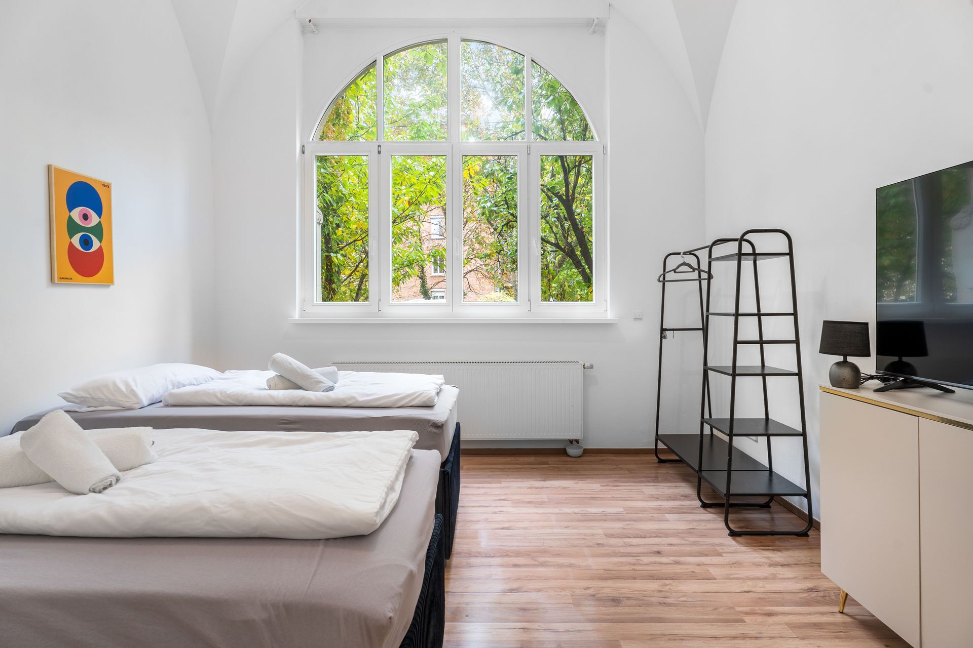 2 Schlafzimmer, Zimmersafe, Schreibtisch, Bügeleisen/Bügelbrett