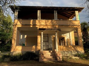 A two-story building with a balcony, a front entrance, and a staircase leading to the entrance. - Villa Giulia - Vista Verde at 5 min from  the lake (Porto Valtravaglia)
