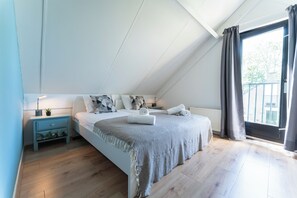 3 habitaciones, tabla de planchar con plancha y cuna de viaje 