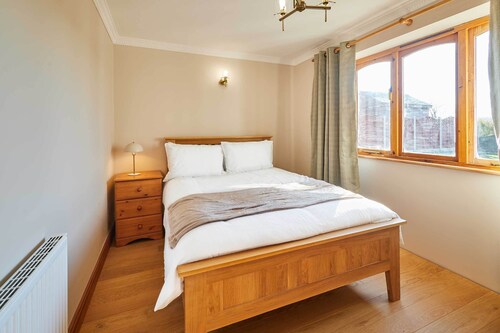 Host & Stay | Cherry Willows