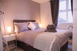 2 dormitorios, tabla de planchar con plancha, wifi y ropa de cama