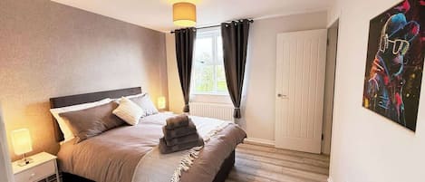 2 bedrooms, iron/ironing board, free WiFi, bed sheets