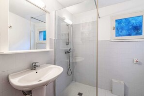 Bathroom - Villa "Pinarello" 35m²-2/4 pers, Rondinara, Bonifacio (Bonifacio,)