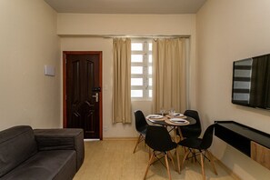 Apartment | Living area | Flat-screen TV - Copacabana - O coraçao do Rio (Rio de Janeiro)