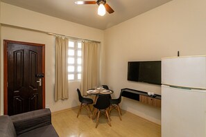 Apartment | Living area | Flat-screen TV - Copacabana - O coraçao do Rio (Rio de Janeiro)