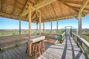 Outdoor dining - Premium 4BR Escape | Walk to Beach & Pool (St. Augustine)