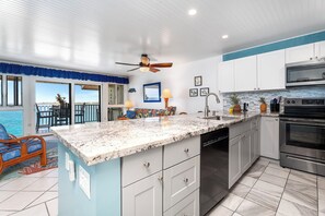 Lägenhet - 1 kingsize-säng med bäddsoffa - lanai - havsutsikt (Sea Village 4312) | Eget kök