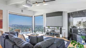 TV, lareira, escritórios