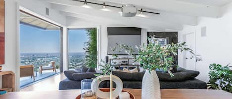 Fernseher, Kamin, Arbeitsbereiche