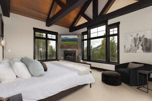 5 عدّة غرف نوم ومكواة/لوح كي وخدمة الإنترنت وملاءات أسرّة