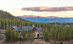 Exterior - Big Sky Vacation Rentals: Summit View Chalet (Big Sky)