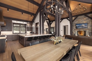 Dining - Big Sky Vacation Rentals: Summit View Chalet (Big Sky)