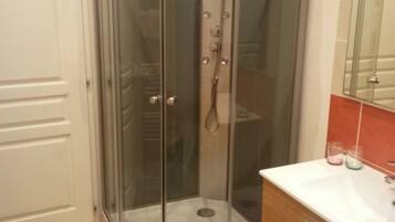 Comfort Double Room, Garden View | Bathroom