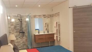 Comfort-Suite, Poolblick | Badezimmer