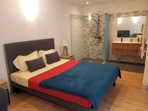 Suite Comfort, pemandangan kolam renang | Kamar mandi