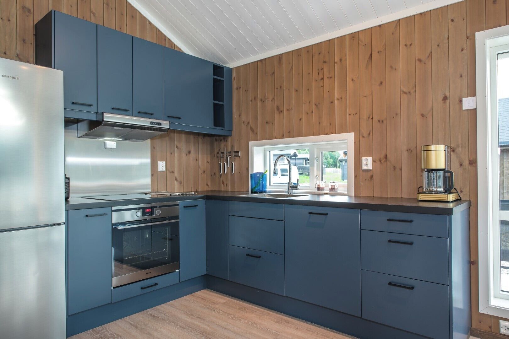 Luxury Cabin, Lake View | Private kitchen | Fridge, stovetop, highchair, cookware/dishes/utensils