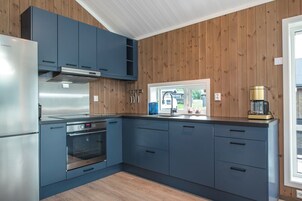 Luxury Cabin, Lake View | Private kitchen | Fridge, stovetop, highchair, cookware/dishes/utensils