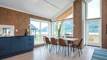 Cabana de luxe, vistes al llac | Wifi gratuïta