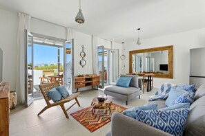 Smart TV - Selinofos - a modern seaside home blending comfort and sea views. (Naxos)