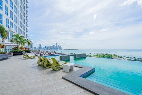 w Dreamy 1BR w Stunning Cinta Costera Views