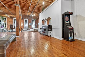 Apartment, 2 Bedrooms | Lobby