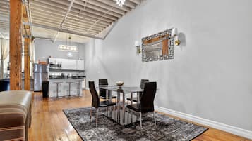 Apartment, 2 Bedrooms | Dining