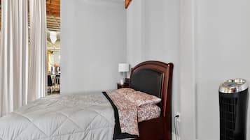 Apartment, 2 Bedrooms | 2 bedrooms, laptop workspace, free WiFi