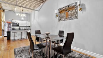 Apartment, 2 Bedrooms | Dining